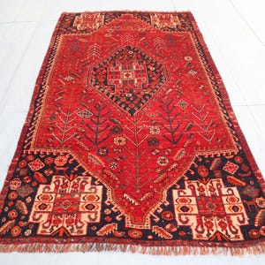 Alfombra afgana vintage de 4x7, hecha a mano en lana, estilo tribal turcomano, de terracota y diseño caucásico, de pelo corto rojo y azul, para sala de estar.