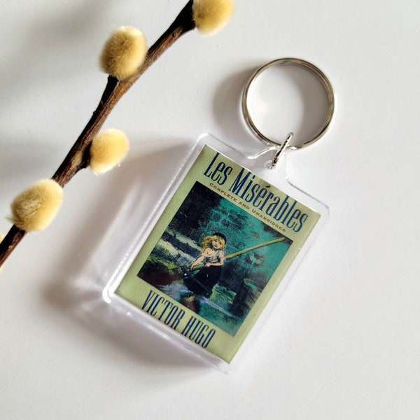 Les Misérables | Porte-clés livre miniature | Victor Hugo | Cadeau de roman classique | Bijoux amoureux des livres | Rat de bibliothèque | Porte-clés | mini