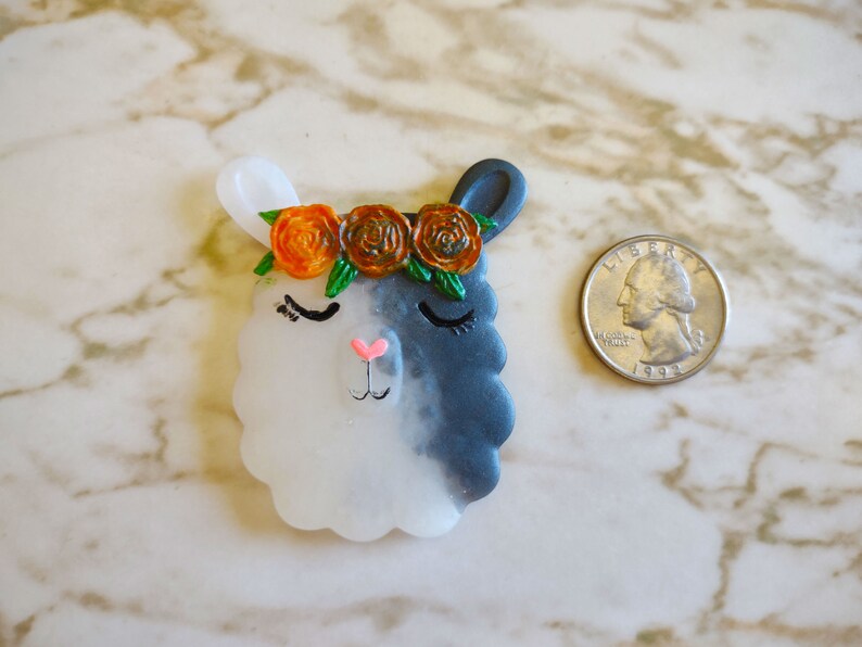 Llama with Rose headband Magnet Magnet Made In Resin White/Navy