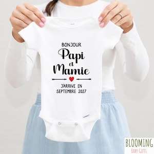 Bonjour Papi et Mamie J'arrive en [Month] [Year] Baby Bodysuit – Custom French Pregnancy Announcement, French Grandparents, Due Date, 0-3M