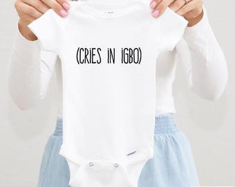 Body de bebé igbo "Llora en Igbo", atuendo divertido para bebé, body para anunciar el embarazo en Igbo, regalo nigeriano para bebé, ropa nigeriana