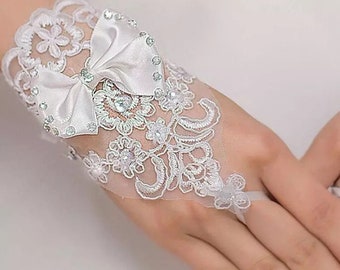 Fingerless White Lace Wedding Bridal Gloves