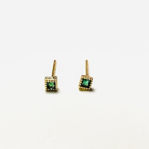 Emerald Stud Earring, Tiny Green Stone Stud Earring, S925 Silver Dainty Stud Earring, Sterling Silver Stud Earring, Minimalistische Oorbel