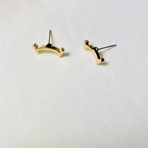 Gold farbige Ohrstecker, S925 Silber Post Ohrringe, minimalistische Ohrstecker, zierliche Ohrstecker, Geschenk für sie, Urlaub Geschenk-Idee Bild 7