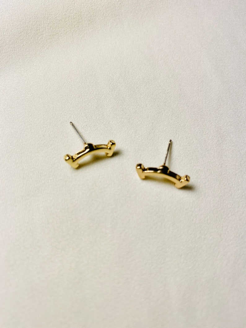 Gold farbige Ohrstecker, S925 Silber Post Ohrringe, minimalistische Ohrstecker, zierliche Ohrstecker, Geschenk für sie, Urlaub Geschenk-Idee Bild 2