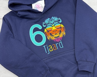 Geburtstagsshirt Löwen in Regenbogenfarben, mit Name und Alter, perfektes Geburtstagsoutfit