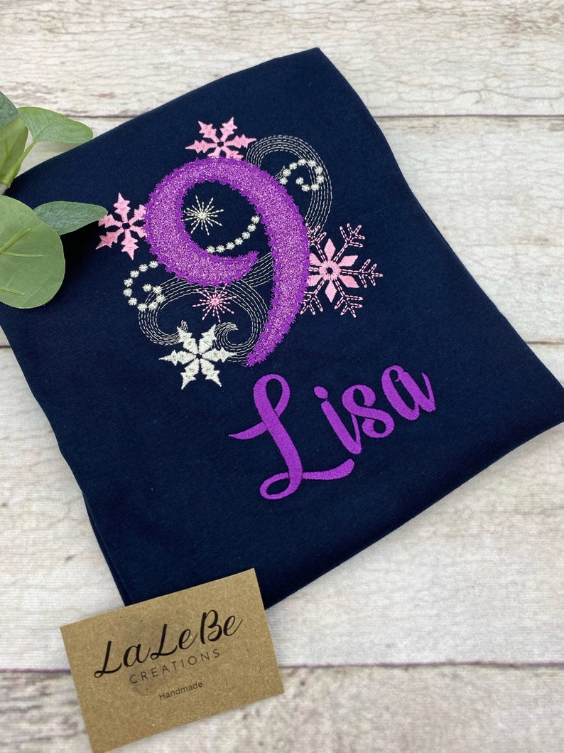 Geburtstags-Shirt mit Schneeflocken personalisiert mit Namen und Alter, Prinzessin Langarmshirt mit Glitzer und Namen Bild 2