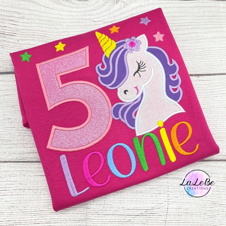 Einhorn personalisiertes Geburtstagsshirt mit Name und Zahl, Langarmshirt für Mädchen mit Glitzer T-Shirt Dunkel Pink