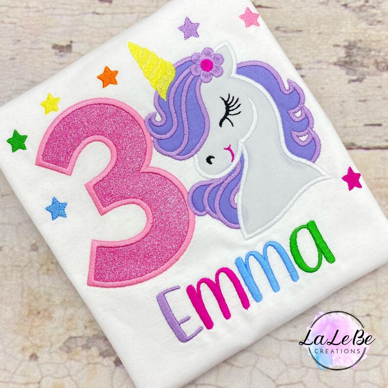 Einhorn personalisiertes Geburtstagsshirt mit Name und Zahl, Langarmshirt für Mädchen mit Glitzer immagine 2