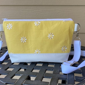 Yellow daisy crossbody bag