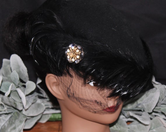 1950s MCM Felt and Feathered Vintage Hat with Bro… - image 2