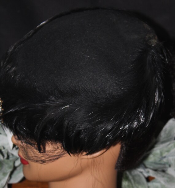 1950s MCM Felt and Feathered Vintage Hat with Bro… - image 4
