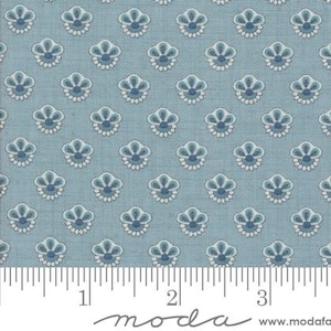 Mélangeurs Campanule en French Blue de Sacre Bleu par French General pour Moda. Coupes continues de tissu de coton Quilter&#39;s