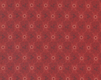 Koszula Lydia's Lace London Grace w kolorze Crimson od Betsy Chutchian dla Moda Fabrics. Ciągłe cięcia tkaniny Quilter's Cotton Fabric
