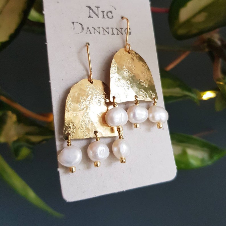 Beaten Brass and Frehswater Pearl 'Eos' Statement Earrings, June Birthstone, Gold Arch, Made in Cornwall, Plastic Free, Ready to Gift. 画像 1