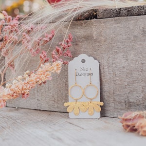 Beaten Brass, Gold Tempest 'Geum' Circle & Flower Hammered Statement Earrings, Handmade in Cornwall, Plastic Free. Bridal, Ready to Gift. zdjęcie 2