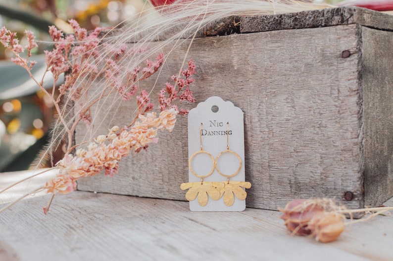 Beaten Brass, Gold Tempest 'Geum' Circle & Flower Hammered Statement Earrings, Handmade in Cornwall, Plastic Free. Bridal, Ready to Gift. zdjęcie 2