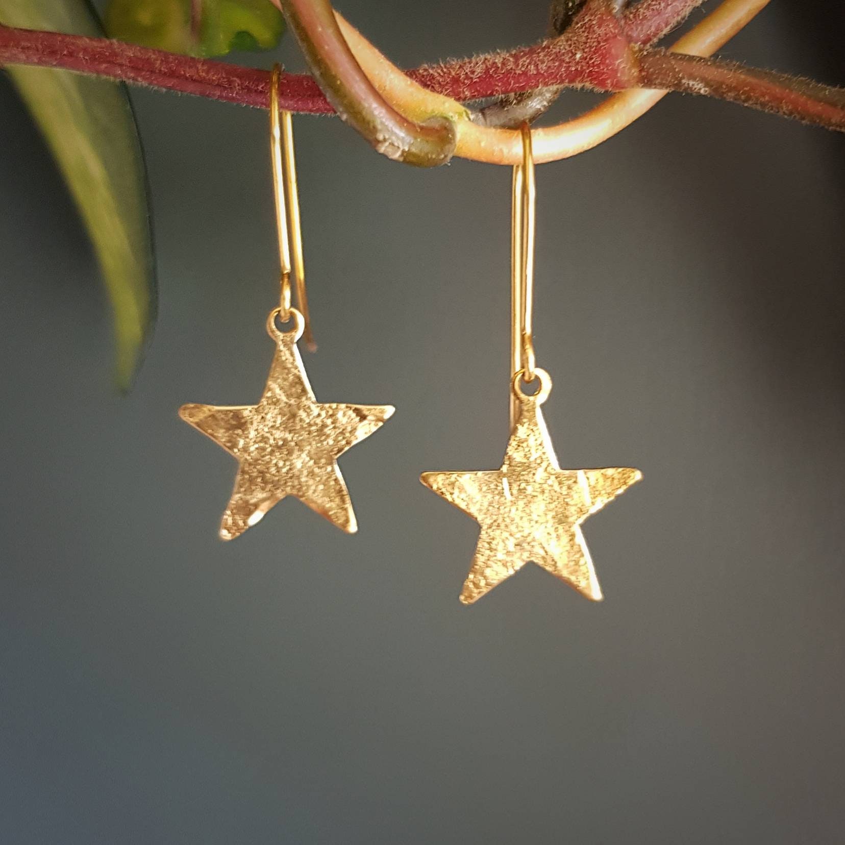 Oorbellen met crystal oranje en hanger 24K goldplated • by Ellen Meijer • Een sieraad voor je oor