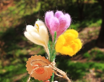 Needle Felted Spring Flowers - Crocuses - Pure Wool Flowers - Felt Decoration - Mini Bouquet -Spring/Easter Gift - Valentines Day gift