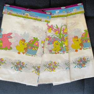 Retro Oster Tischdecke 80er Jahre Illustriert mit Küken Häschen Cartoon Style 130x18cm Frühling Hase Blumen Kinderspaß Vintage Plastik NEU