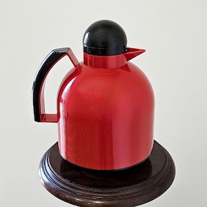 Termos Guzzini Papillon, włoski design z lat 80. XX wieku, postmodernistyczny dzbanek próżniowy, czerwony dzbanek do kawy w stylu Memphis