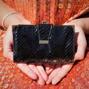 Vintage zwarte portemonnee met python-leer uit de jaren 60 - Made in Italy