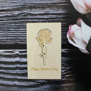 Grußkarte mit ausgeschnittener Rose "Love" - Happy Valentinesday