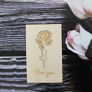 Grußkarte mit ausgeschnittener Rose "Love" - I love you