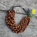 Collier en bois marron pour femme bohème. Collier de perles multi rangs de couleur marron foncé et marron clair.