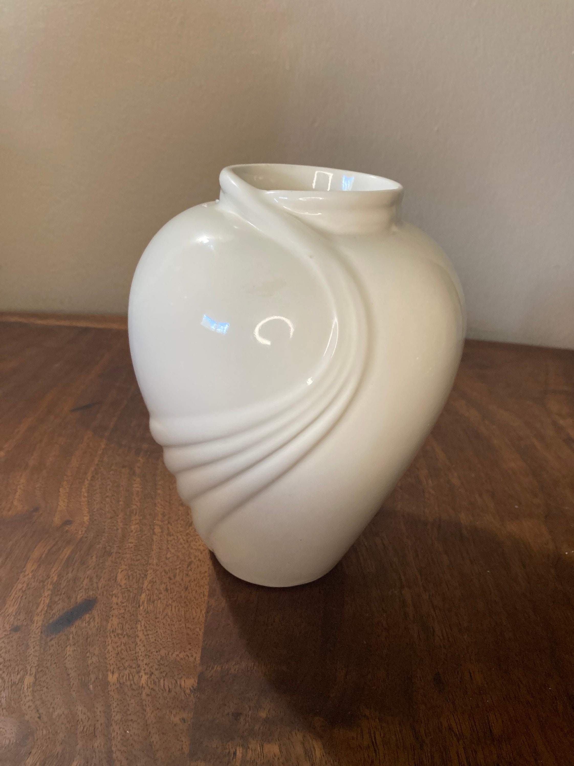 Vintage Haegar Cream Swirl Vase Vintage Haegar Cream Swirl Vase
