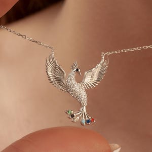 Delicado collar de fénix en plata de ley 925, joya de pájaro de fuego, dije de Simurgh, regalo de ánimo, joya de animal, regalo para la concienciación sobre el cáncer.