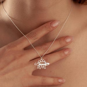 Colar de dinossauro personalizado, pingente de dinossauro personalizado, joias de animais, colar de T-rex, presente de aniversário, pingente de estegossauro, presente para amantes de dinossauros