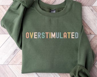 Bluza z nadrukiem "Przesycona stymulacją", sarkastyczny prezent, bluza z nadrukiem "Lęk", bluza z nadrukiem "Zdrowie psychiczne", zabawny okrągły dekolt, prezent dla niej, zabawna bluza