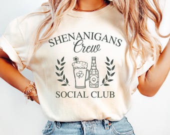 Comfort Colors® Shenanigans Crew Social Club T-Shirt, St. Patricks Day Kneipentour Gruppenshirt, Gruppe St Patricks Day Shirt, Kleeblatt Shirt