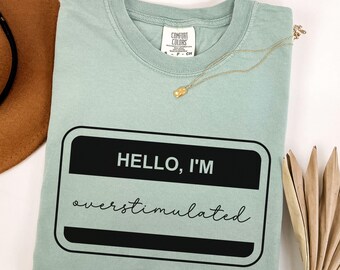 Comfort Colors® Hallo, ich bin überreizt Shirt, lustiges introvertiertes T-Shirt, Gen Z Shirt, sarkastisches T-Shirt, psychische Gesundheit Humor T-Shirt, lustiges trendiges Shirt