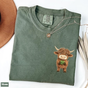Comfort Colors® Highland Cow Shamrock Shirt, St Patrick&#39;s Day Shirt, Cute St Patrick&#39;s Day T-Shirt, Highland Cow Tee, Gift for Her, Cow Top