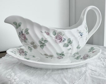 Wedgewood China Gravy Boat y Dish.