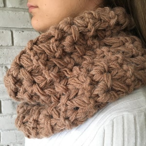 Brown Chunky Knit Scarf Women&#39;s Infinity Knitted Scarf Snood Christmas Gift For Her Winter Snood Neck Warmer Bulky Wool Scarf