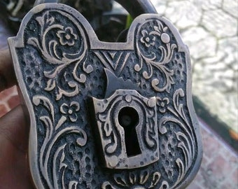 4.92" inches Vintage Large Victorian Full Engraved Solid Brass Working PADLOCK and Skeleton Keys