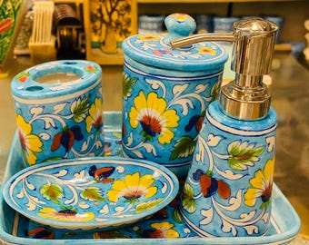 Handgefertigtes Blumenkeramik Badezimmer Set mit Tablett - Luxus handbemaltes Badezimmer Accessoire Geschenk, Seifenspender, Zahnbürstenhalter, Seife