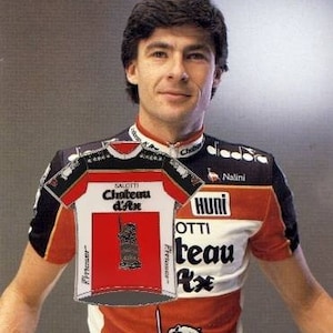 Châteaux d&#39;Ax Salotti Classic Cycling Jersey Pin Badge Gianni Bugno