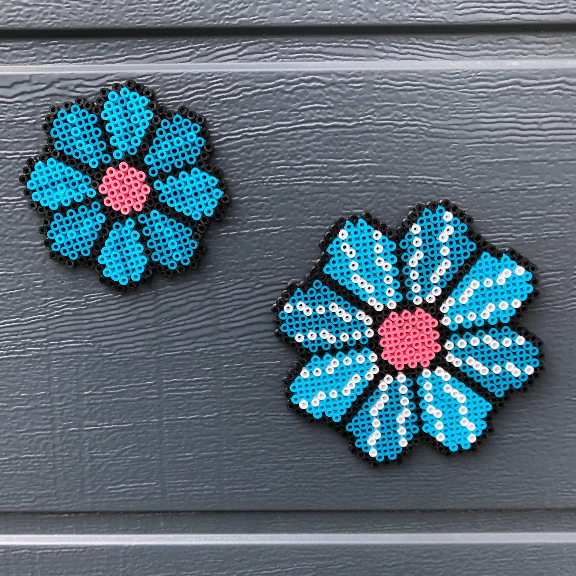 Set Consisting of 2 Flowers Made of Iron-on Beads/garden