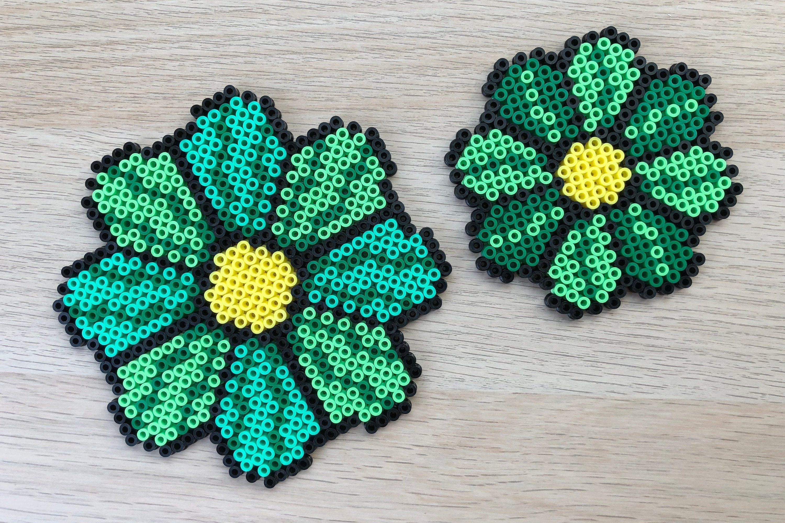 Set Consisting of 2 Flowers Made of Iron-on Beads/garden