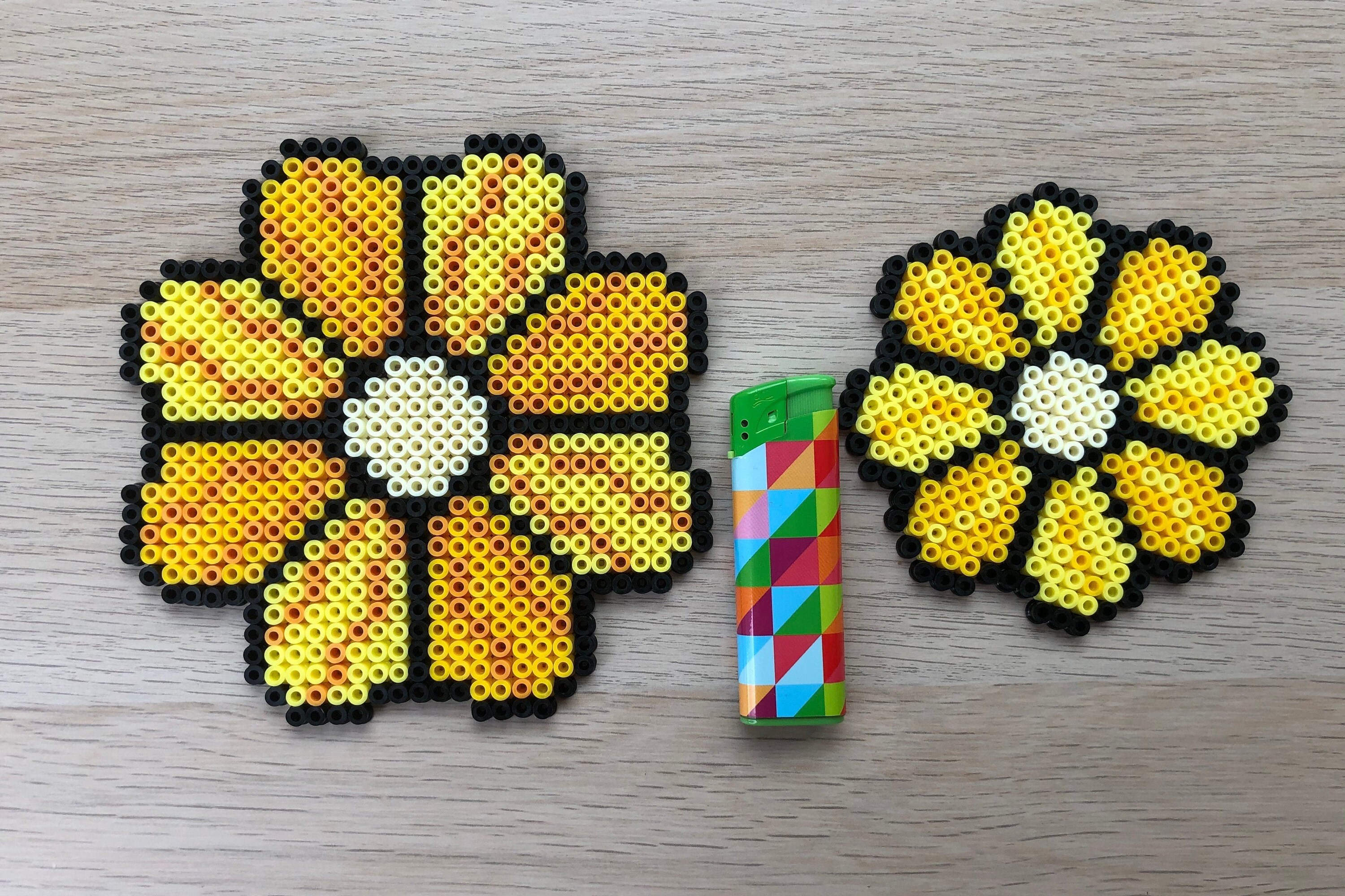 Set Consisting of 2 Flowers Made of Iron-on Beads/garden
