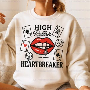High Roller Heartbreaker PNG - Clipart in stile tatuaggio con labbra rosse, dadi e carte, arte glamour in stile Vegas per sublimazione e design di magliette