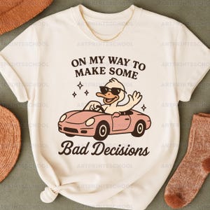 悪い決断をしに行く途中 PNG、面白いアヒルが運転するTシャツのデザイン、レトロな皮肉なユーモアの昇華、流行の美的ダウンロード