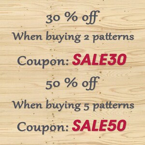 以下が含まれることがあります： 木目調の背景に「30%オフ 2つのパターンを購入すると クーポン: SALE30 50%オフ 5つのパターンを購入すると クーポン: SALE50」というテキストが表示されています
