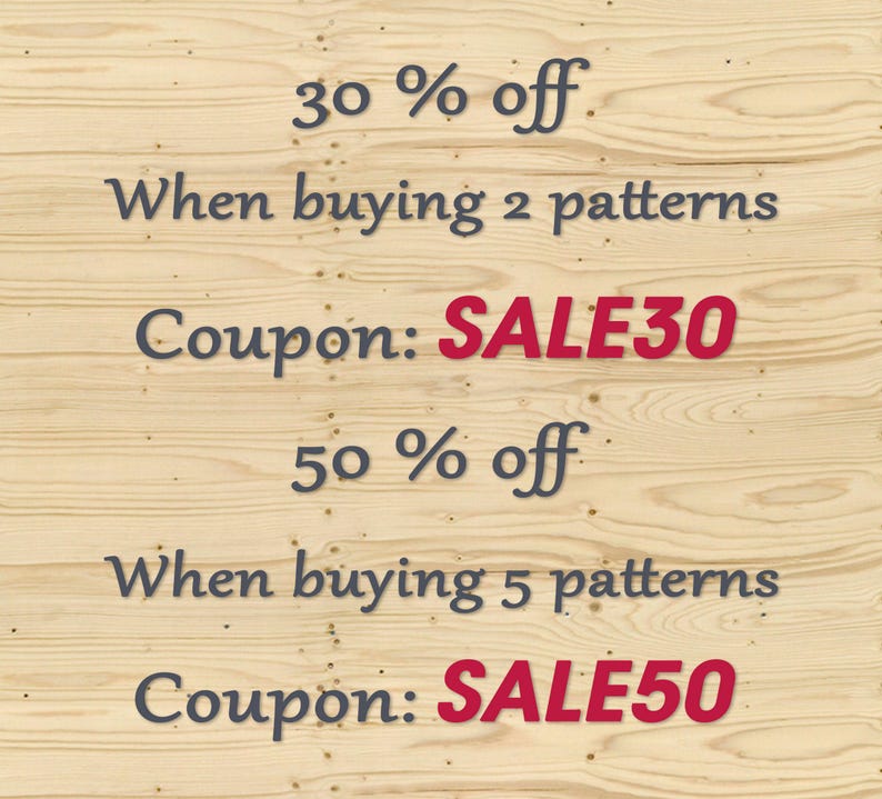 以下が含まれることがあります： 木目調の背景に「30%オフ 2つのパターンを購入すると クーポン: SALE30 50%オフ 5つのパターンを購入すると クーポン: SALE50」というテキストが表示されています