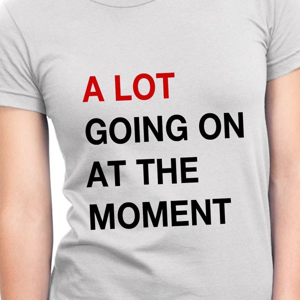 Er gebeurt veel op dit moment DAMES t-shirt, statement-T-shirt