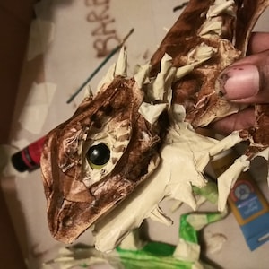 Bartdrache auf Bestellung im Maskenband